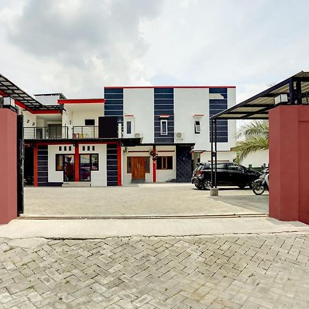 Super Oyo 3702 Homestay Bougenville Syariah Lamongan Екстериор снимка