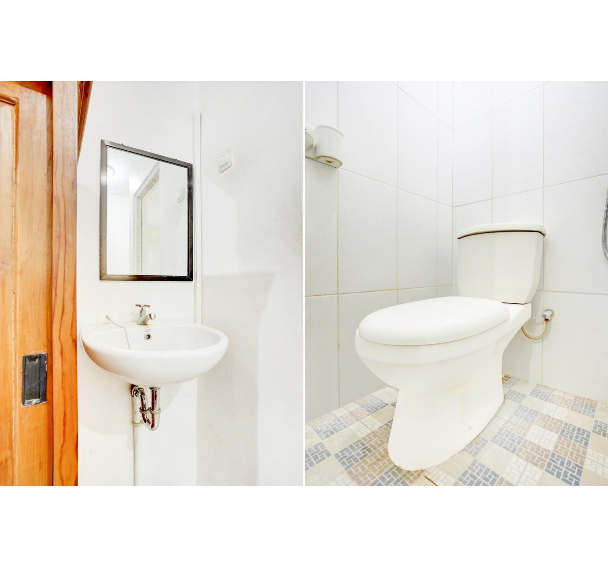 Super Oyo 3702 Homestay Bougenville Syariah Lamongan Екстериор снимка