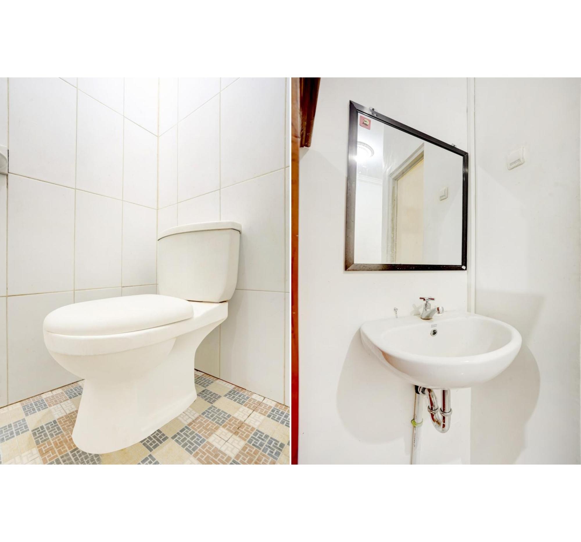 Super Oyo 3702 Homestay Bougenville Syariah Lamongan Екстериор снимка