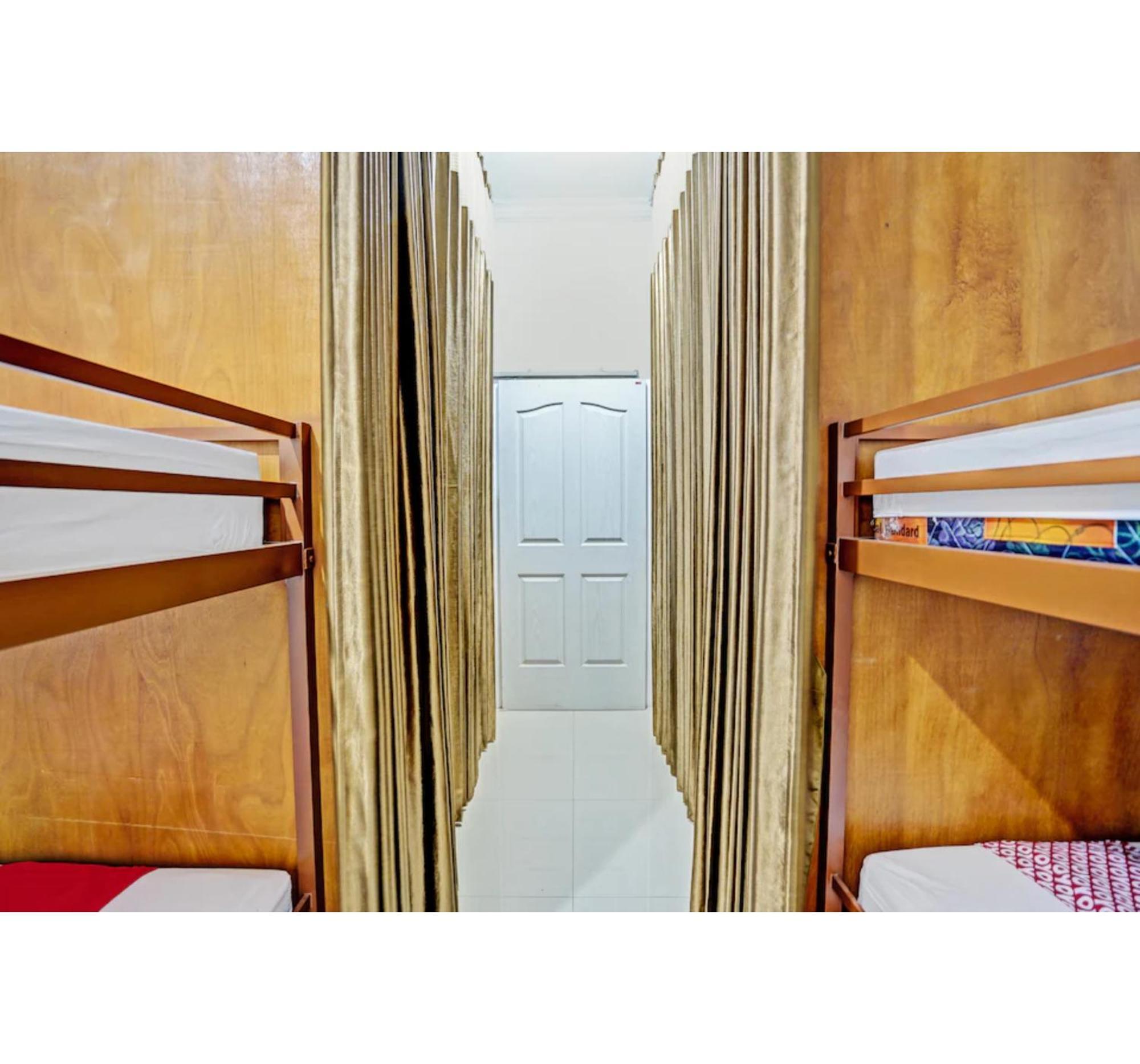 Super Oyo 3702 Homestay Bougenville Syariah Lamongan Екстериор снимка