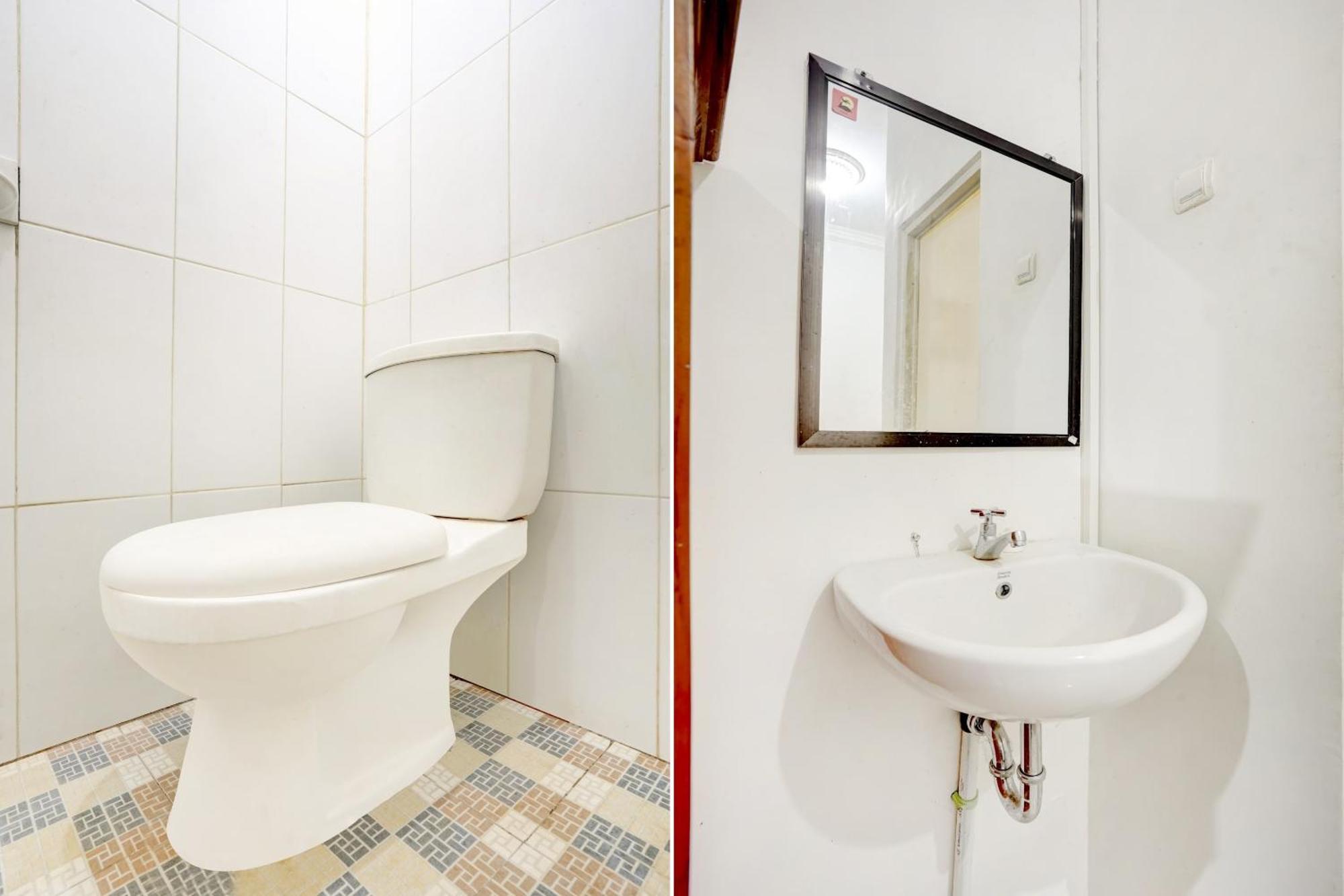 Super Oyo 3702 Homestay Bougenville Syariah Lamongan Екстериор снимка