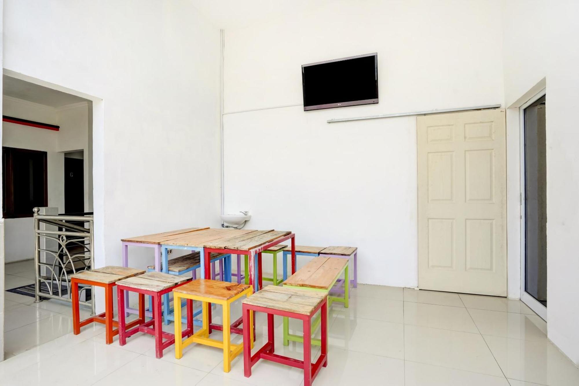 Super Oyo 3702 Homestay Bougenville Syariah Lamongan Екстериор снимка