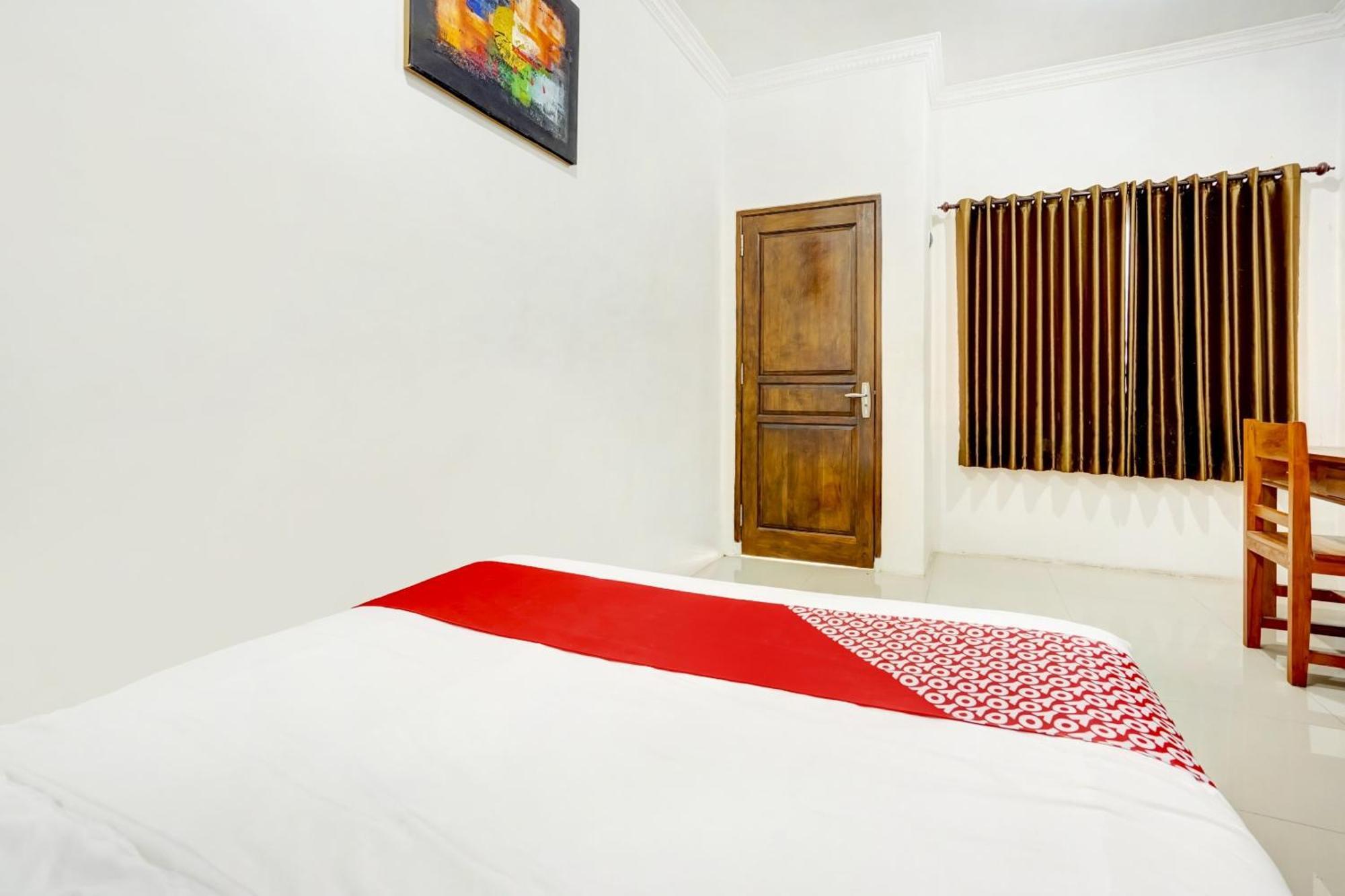 Super Oyo 3702 Homestay Bougenville Syariah Lamongan Екстериор снимка